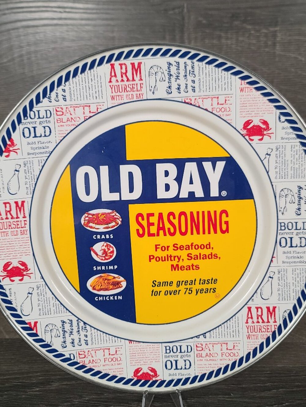 2015 Golden Rabbit Enamelware Old Bay Seasoning 10.75" Dinner Plate